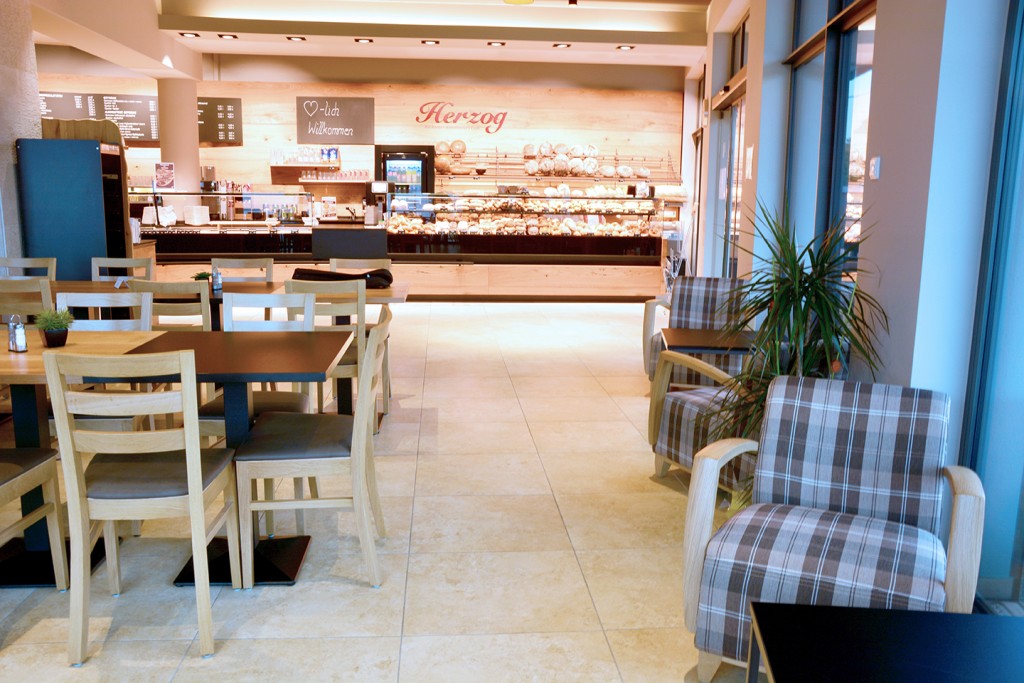 FLIESEN-WEISSE-FLIESEN